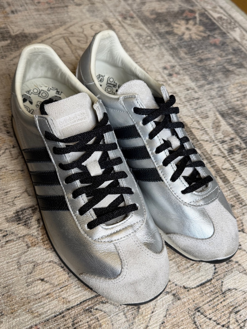 Adidas Country OG in silver and black